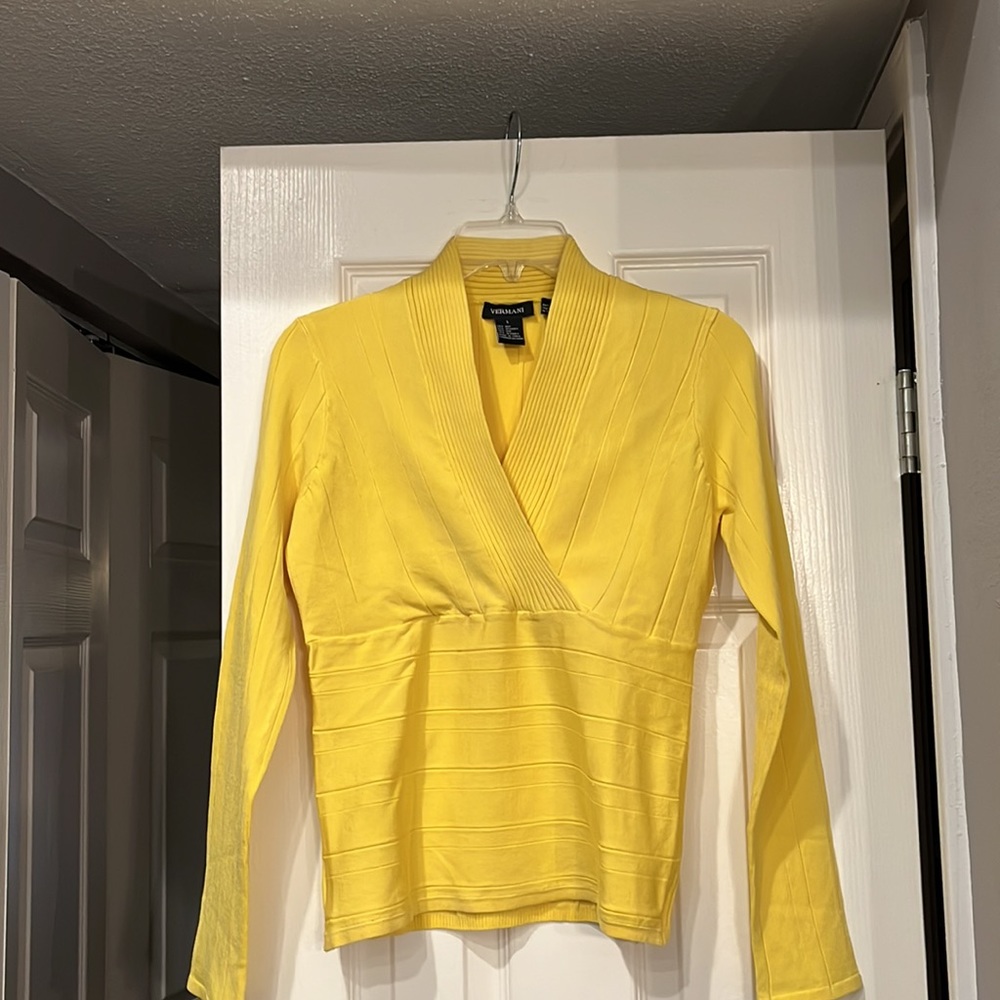 Vermani Bright Yellow Long Sleeves Sweater. Never worn. Size L